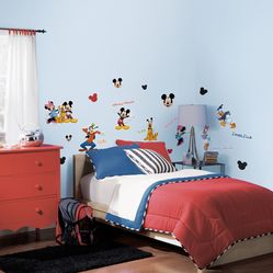 Adesivo de Parede - Auto Colante - Mickey e Amigos - 25.4cm x 45.7cm