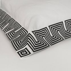 Jogo de cama King Bordado The Skyline Preto e Branco 300 Fios 2,60x2,80- 4 peças