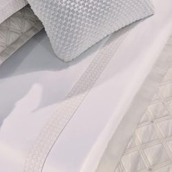 Jogo de cama Casal Bordado The 325 Kent Branco 300 Fios 1,38x1,88x 40 c/ 4 pçs
