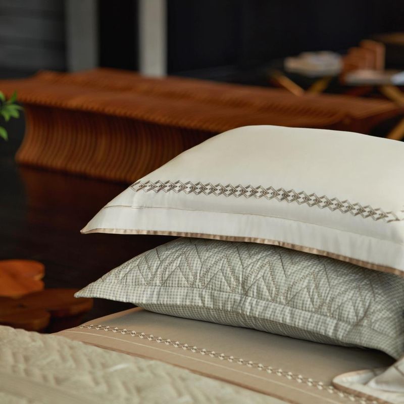 Itens-de-decoracao-decoracao-Cama-Banho-by-1the-bed-47983-JOGO-DE-CAMA-BORD-THE-CARVE-CINZ-QUEEN-4PC-300FIOS-20-803220002-494