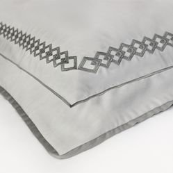 Jogo de cama King Bordado The Carve Cinza 300 Fios 2,60x2,80- c/ 4 pçs