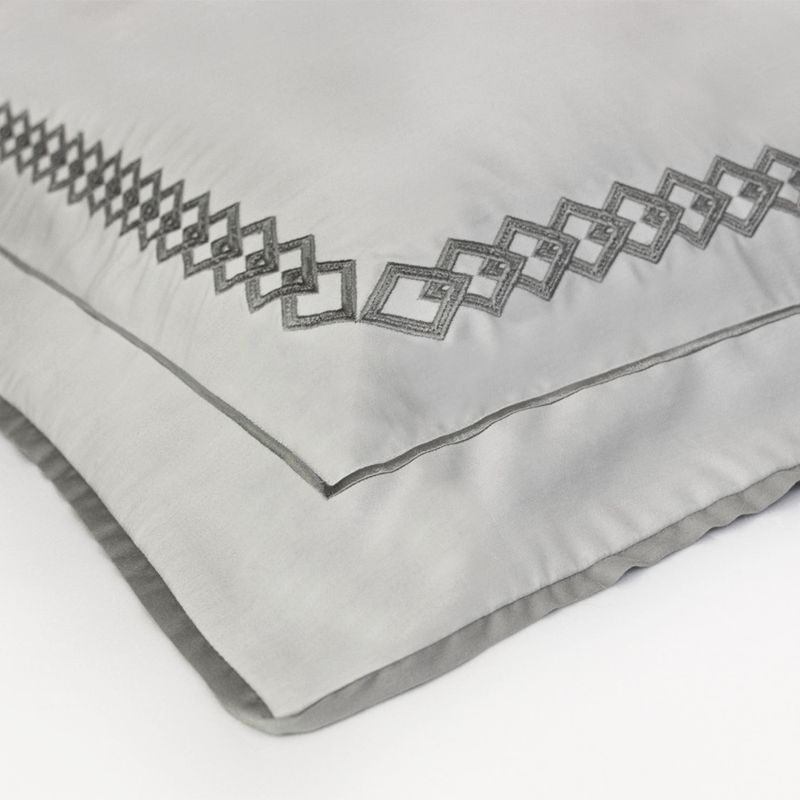 Itens-de-decoracao-decoracao-Cama-Banho-by-1the-bed-47984-JOGO-DE-CAMA-BORD-THE-CARVE-CINZ-KING-4PC-300FIOS-20-803220102-194