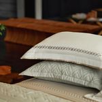 Itens-de-decoracao-decoracao-Cama-Banho-by-1the-bed-47984-JOGO-DE-CAMA-BORD-THE-CARVE-CINZ-KING-4PC-300FIOS-20-803220102-594